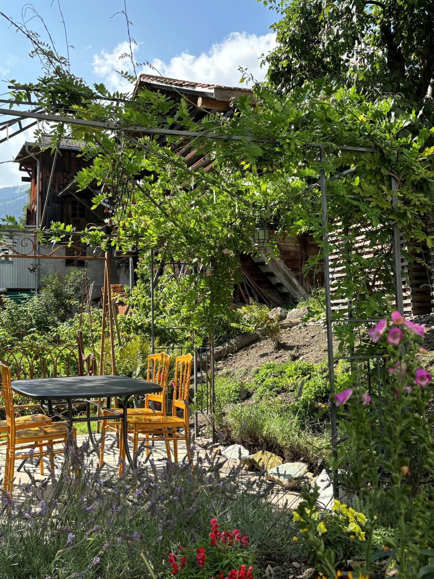 Ferienwohnungen Romantica Und Pacifica - Artdagio Lumnezia Exterior foto